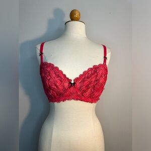 Victoria’s Secret Woman’s Red Floral Underwire Lace Bra Size 38D